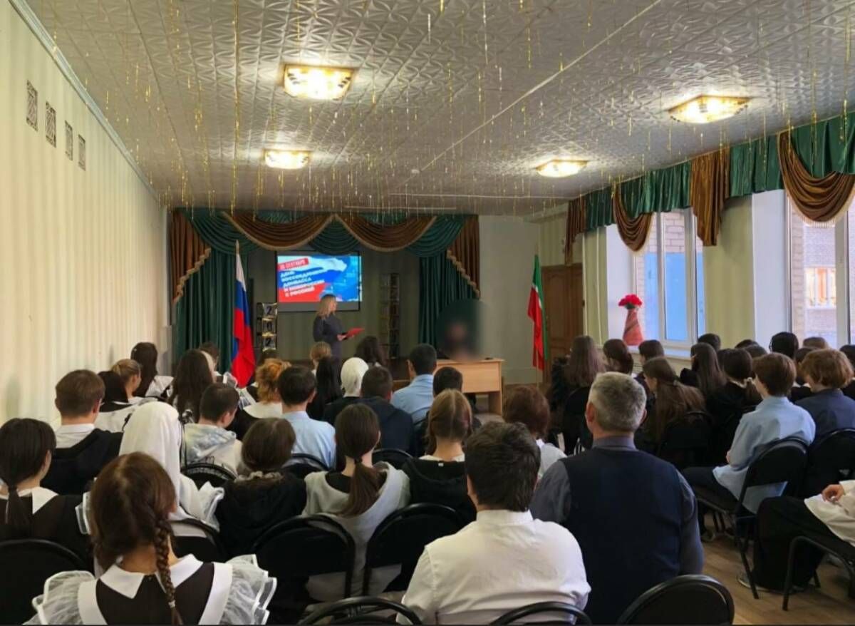 Әлмәттә махсус хәрби операция сугышчысы белән батырлык дәресе узды