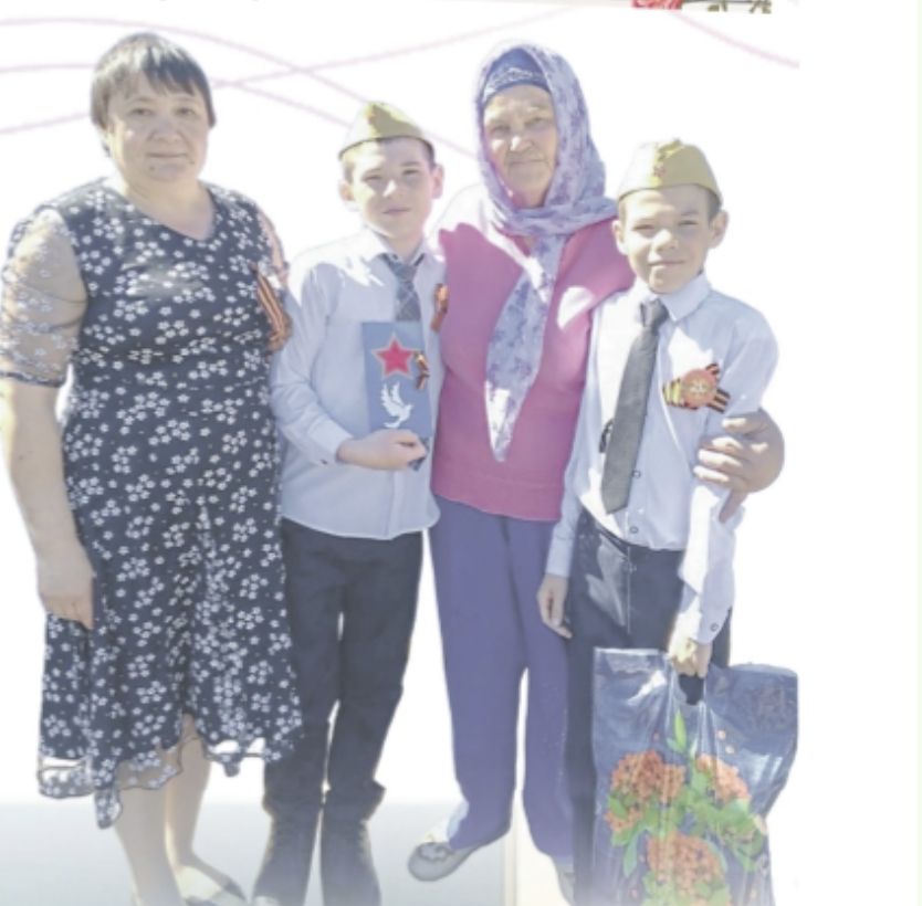 Лениногорскидан Кәшергә кадәр җәяү кайткан кыз ул