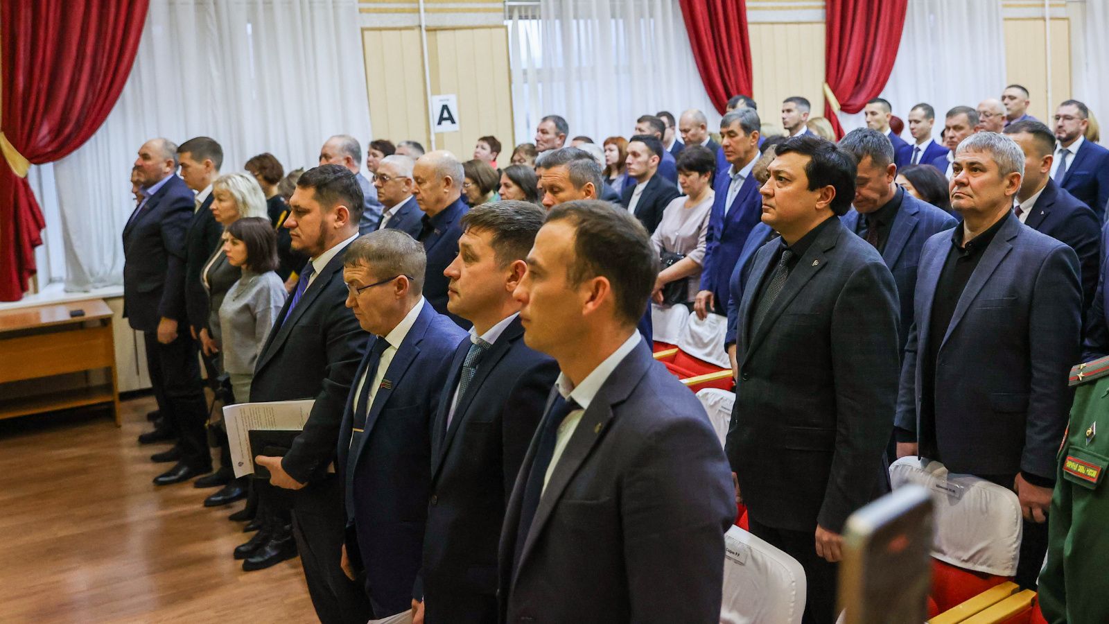 Әлмәттә Бөек Ватан сугышында катнашкан Людмила Даниловна Березованы бер минут тынлык белән искә алдылар
