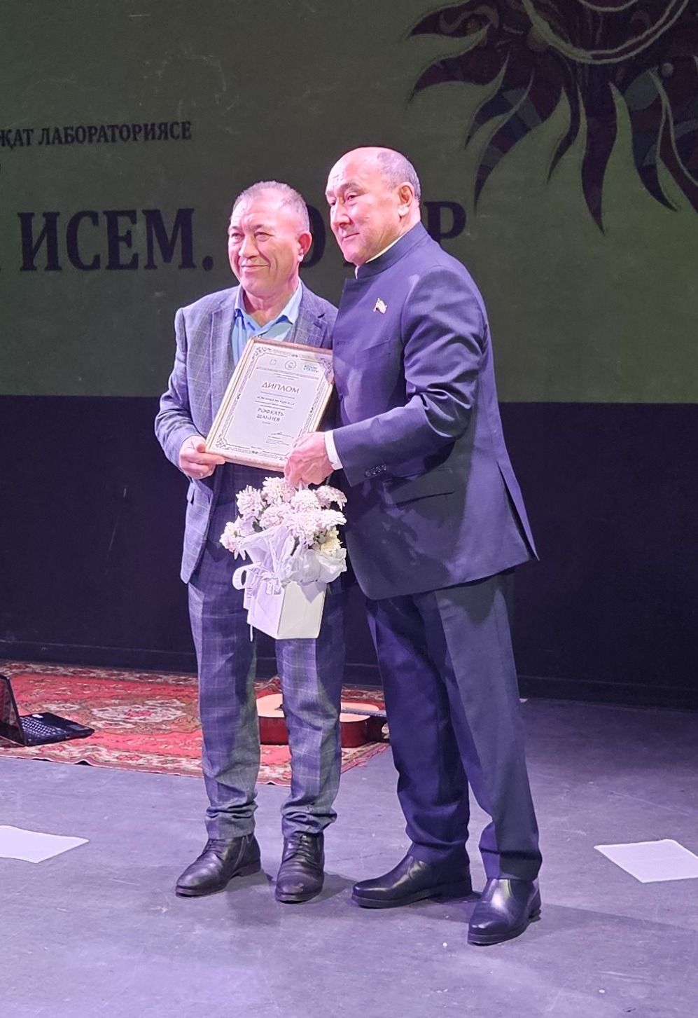 «Оясында ни күрсә...»