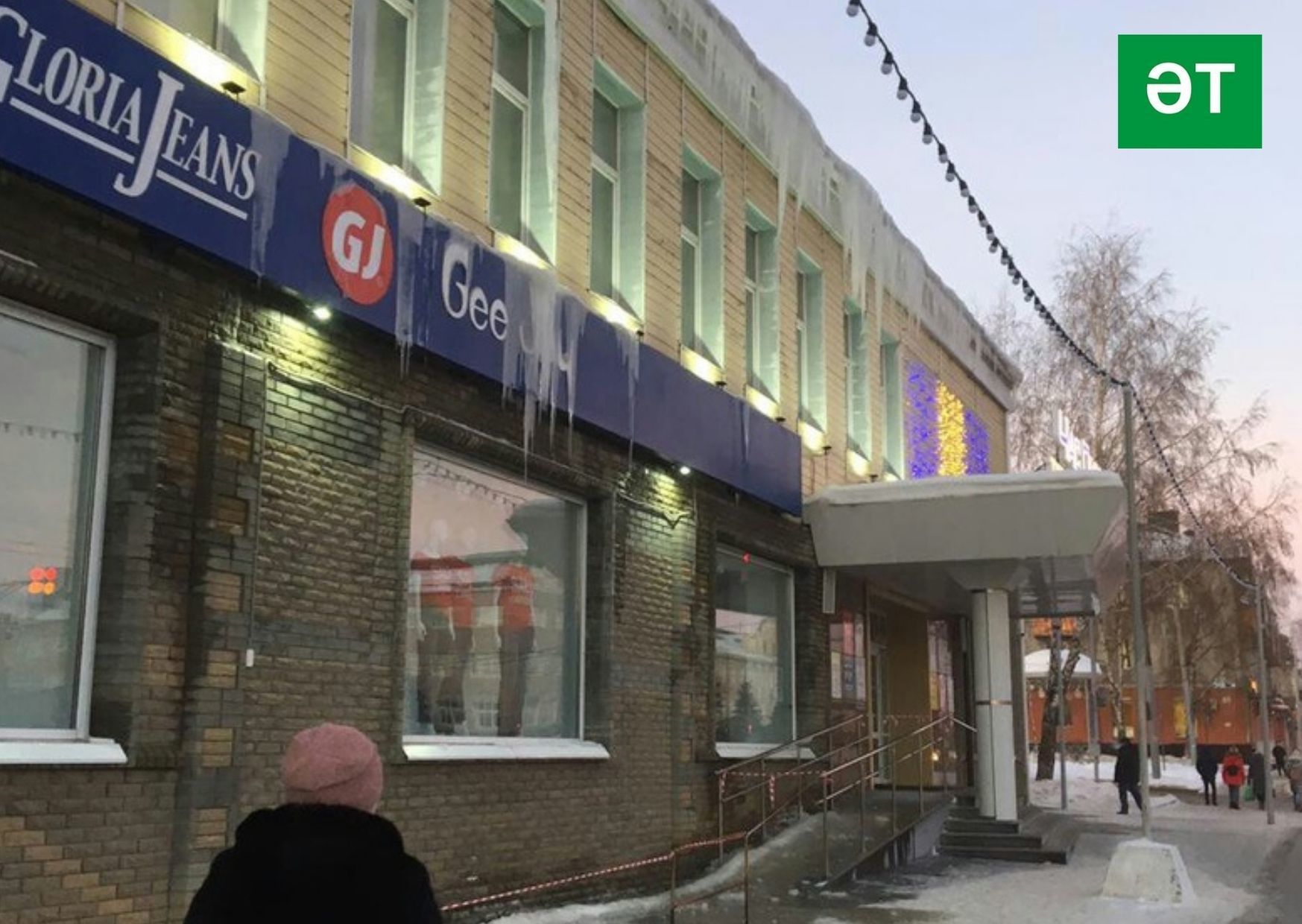Әлмәттә түбәләре куркыныч тудырган йортларны ачыклыйлар