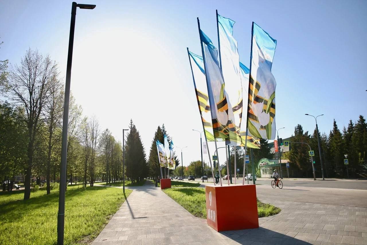 Әлмәт районын Җиңүнең 80 еллыгына ничек бизәүләрен күрсәттеләр