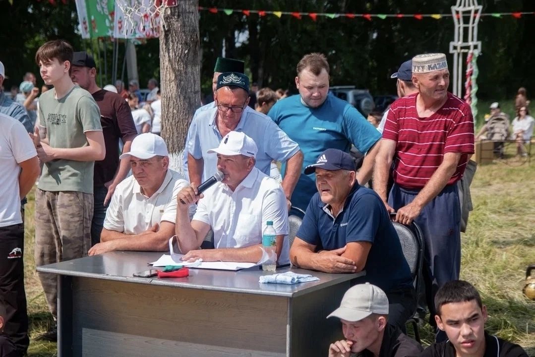 Әлмәт районы Елховойда авыл көне узды
