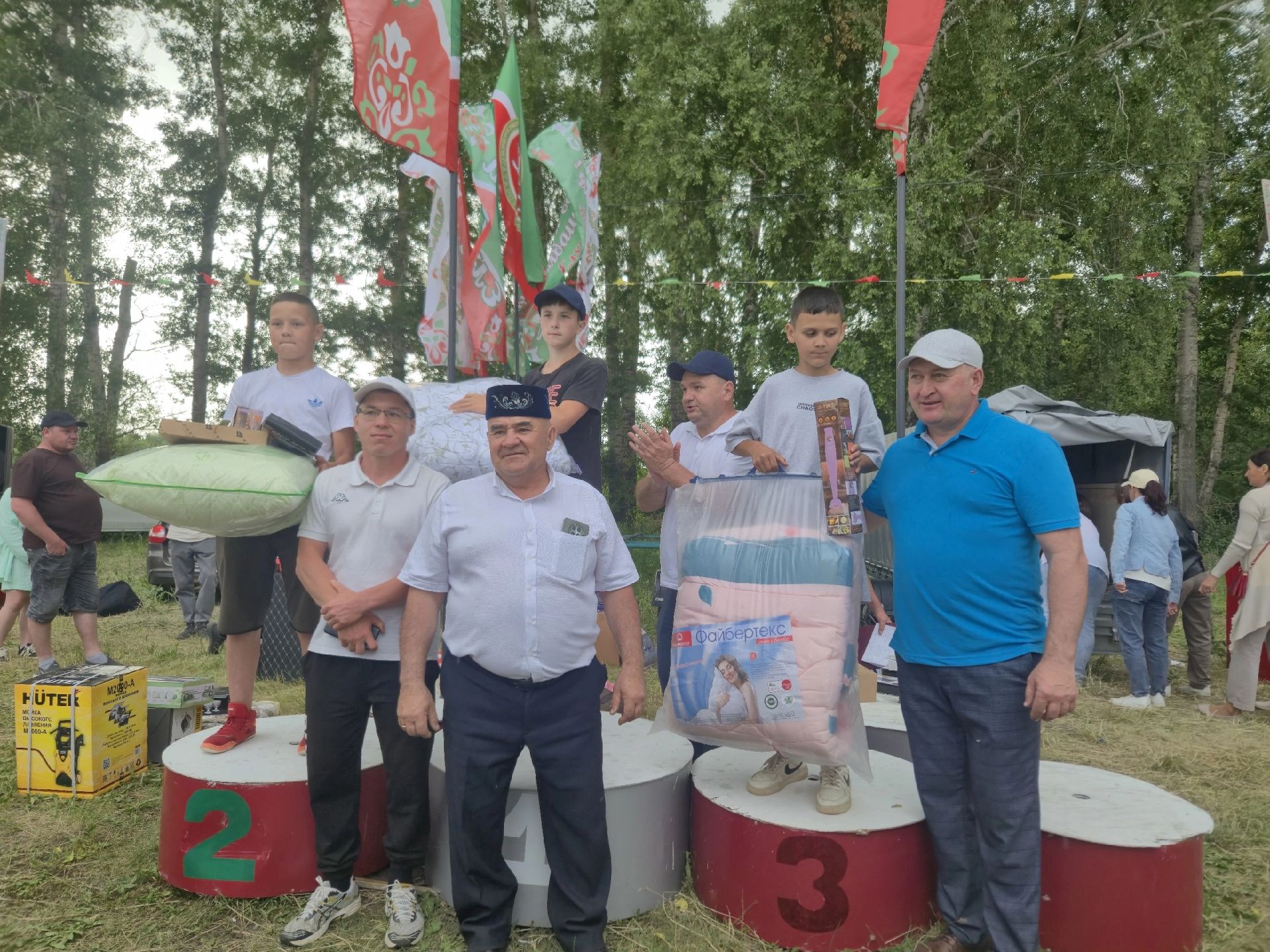 Әлмәт районы Елховойда авыл көне узды
