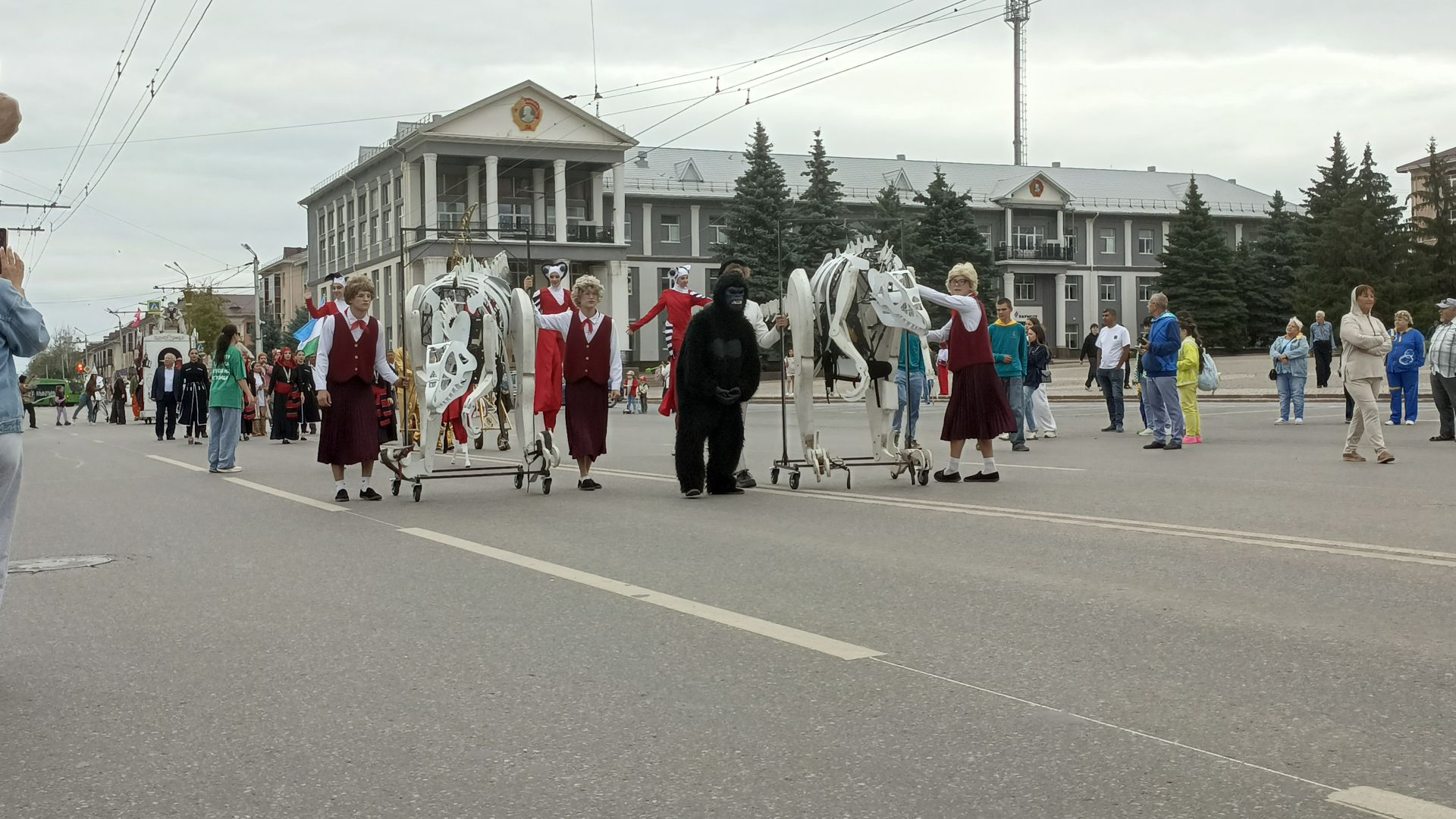 Әлмәтлеләр беренче булып, яңа гаилә комедиясен күрәчәк
