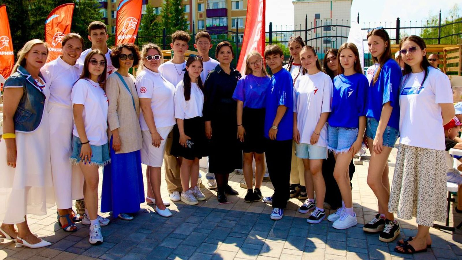 Әлмәттә меңләгән актив һәм талантлы шәһәр халкын берләштергән Яшьләр көне узды