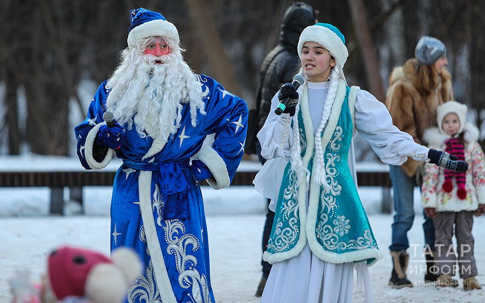 Әлмәт үзәк район хастаханәсенең неврология бүлегенә кыш бабай белән кар кызы килгән