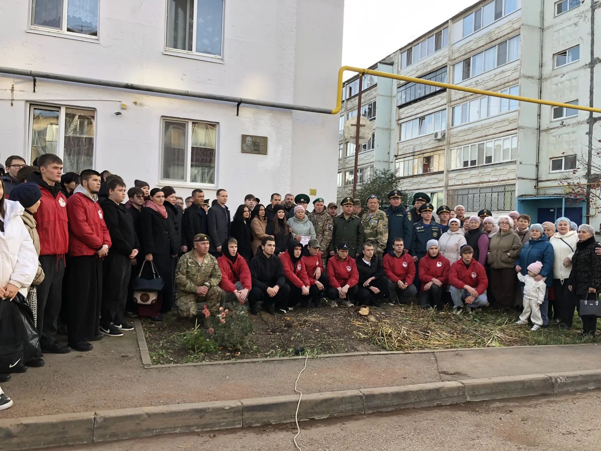 Әлмәттә МХО катнашучысы Рөстәм Мурзинга мемориаль такта ачтылар