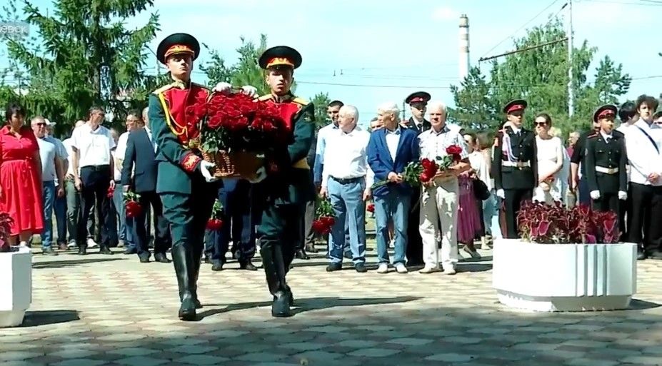 Әлмәттә төзүчеләрне хөрмәтләделәр