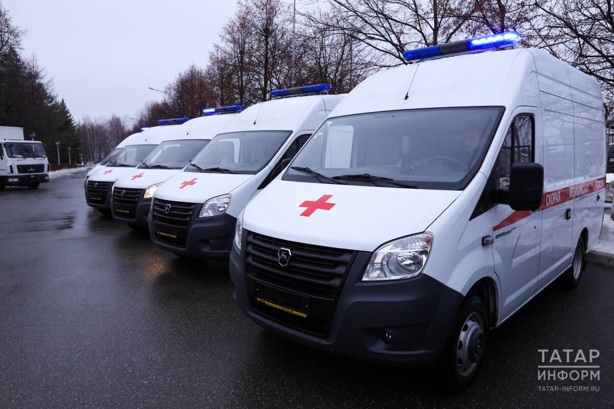 Әлмәт үзәк район хастаханәсе махсус хәрби операция зонасына дүрт ашыгыч ярдәм машинасы җибәрде