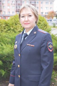 Әлмәт эчке эшләр бүлеге штабының өлкән инспекторы, майор Гөлнара Рәшит кызы Хантимирова хисапчыдан полиция хезмәткәре булган