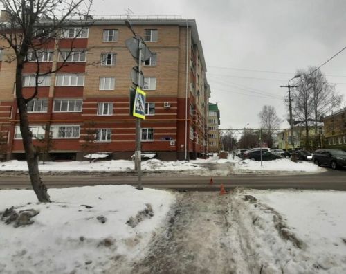 Әлмәттә Лада Гранта автомобиле җәяүлене таптаткан