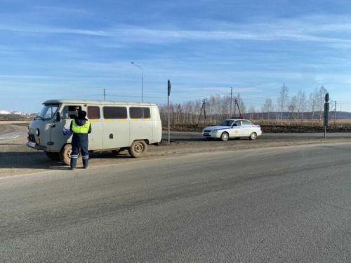 «Тоннель» рейды вакытында Әлмәт автоинспекторлары юл хәрәкәте кагыйдәләрен бозуның 12 очрагын ачыклаган
