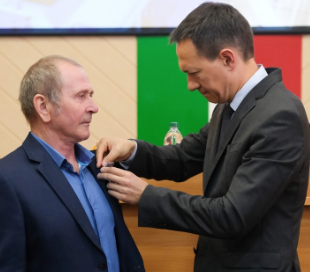 Әлмәтле «Батырлык өчен» медале белән бүләкләнде
