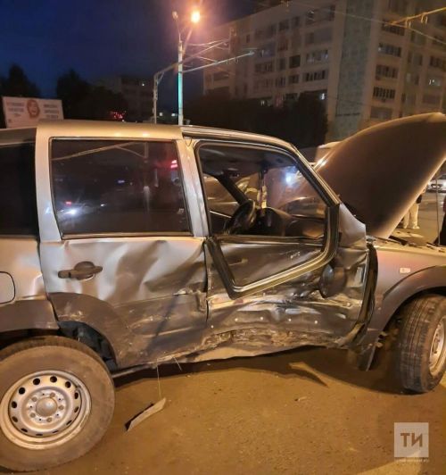 Әлмәттә юл-транспорт һәлакәтендә 2 кеше зыян күргән