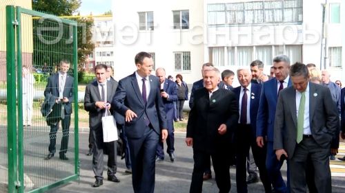 Рөстәм Миңнеханов Әлмәттә Таһиров  исемендәге 1 нче лицейда булды