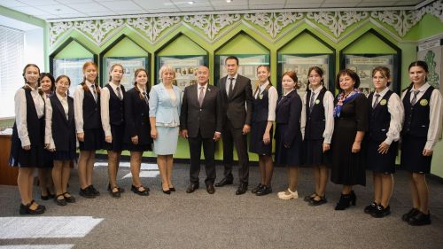 Марат Әхмәтов Әлмәт районында милли мәгариф системасы белән танышты