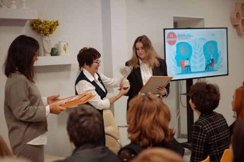 Әлмәтнең «Нур» үзәгендә психолог көнен билгеләп үттеләр