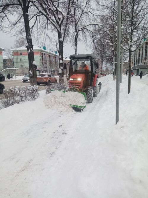 Әлмәттә кар җыю өчен 35 берәмлек техника файдаланылды
