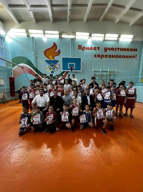 Әлмәт боксчылары Җәлилдә җиңү яулады