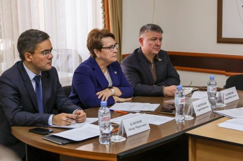 Татарстанда кеше хокуклары буенча вәкил Сәрия Сабурская Әлмәттә гражданнарны кабул итте