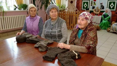 90 яшьлек әлмәтле махсус хәрби операциядәгеләр өчен оекбаш бәйли