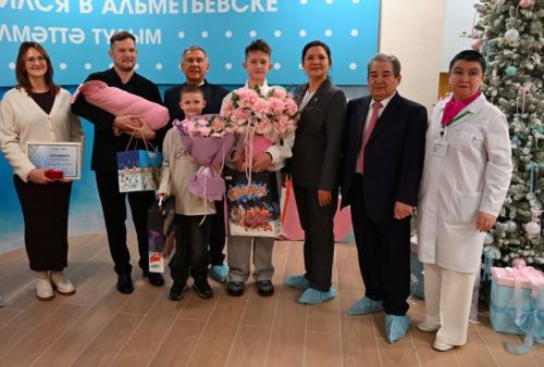 Рөстәм Миңнеханов Әлмәттә яңа перинаталь үзәктә булды