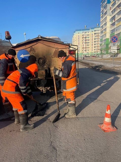 Әлмәттә урам-юл челтәрендәге җитешсезлекләрне бетерү буенча эшләр дәвам итә