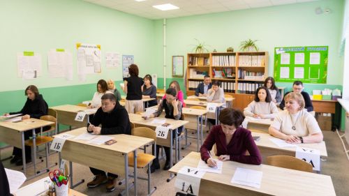 Әлмәттә әти-әниләр БДИ тапшырып, үз белемнәрен практикада тикшерделәр