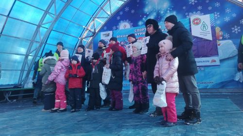 Әлмәттә әтиләр балалар белән бергә «Аҗаган» хәрби-патриотик уенда катнаштылар