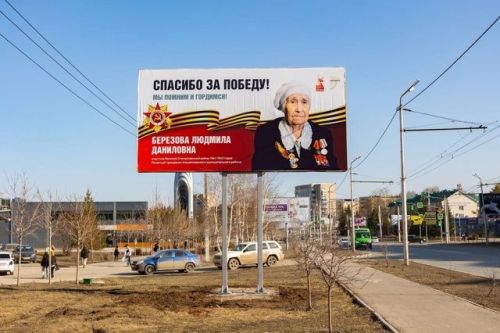 Әлмәт урамнарында Бөек Ватан сугышында катнашучыларның портретлары төшерелгән баннерлар пәйда булды