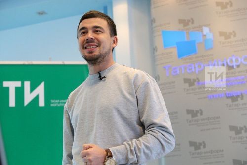 Әлмәт театры артисты Динар Хөснетдинов белән  күңелсез хәл килеп чыккан