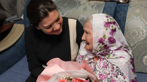 Әлмәттә Хәмидә Габдрахманованы 95 яшьлек юбилее белән котладылар