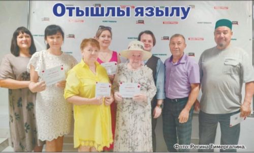«Әлмәт таңнары» һәм «Знамя труда» газеталары редакцияләре газетага язылучылар арасында призлар уйнаттылар