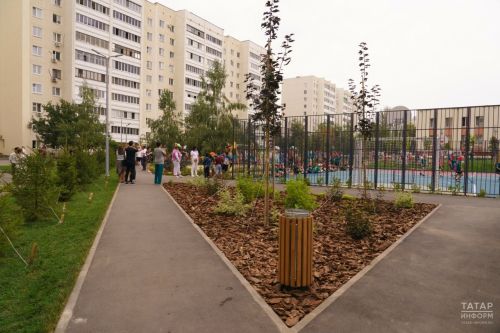 Әлмәтлеләр яңартылган ишегаллары өчен Татарстан  рәисенә рәхмәт белдерәләр