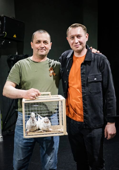 Әлмәтле артист күгәрченнәр тәрбияли