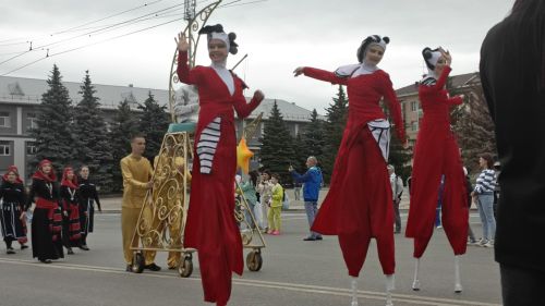 Әлмәтлеләр беренче булып, яңа гаилә комедиясен күрәчәк