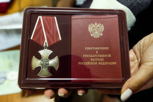 Әлмәттә һәлак булган сугышчыларның туганнарына һәм якыннарына дәүләт бүләкләрен тапшырдылар