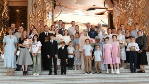 Гаилә, мәхәббәт һәм тугрылык көнендә Әлмәттән күп балалы гаилә яңа автомобиль алды