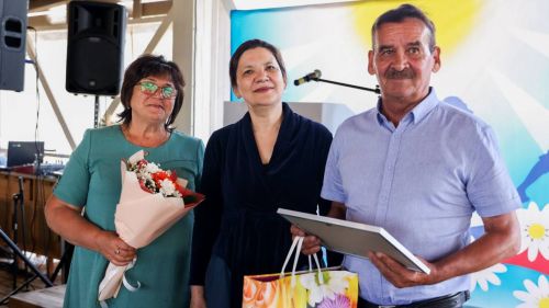 Әлмәт гаиләләренә «Мәхәббәт һәм тугрылык өчен» бүләкләре тапшырдылар