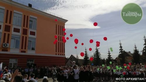 Әлмәт мәктәпләрендә 2146 беренче сыйныф укучысы парта артына беренче тапкыр утыра