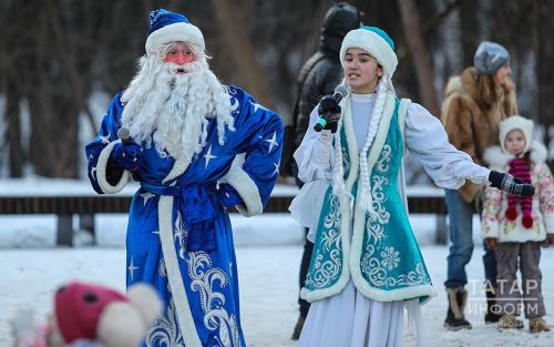 Әлмәт үзәк район хастаханәсенең неврология бүлегенә кыш бабай белән кар кызы килгән
