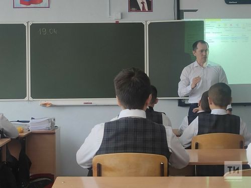 Махсус хәрби операция ветераны Әлмәт укучылары өчен экология дәресе үткәрде
