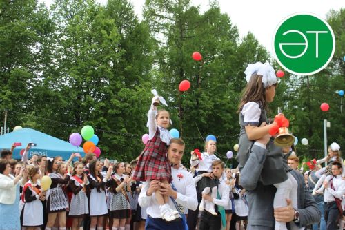 «Соңгы кыңгырау» бәйрәм линейкалары Әлмәт районының 54 мәктәбендә узды