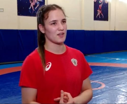 Әлмәт спортчысы ирекле көрәш буенча хатын-кызлар арасында ил чемпионатында бронза яулады