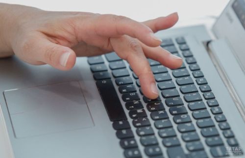 Әлмәт суды татулашу аркасында ноутбук урлау турындагы эшне туктатты