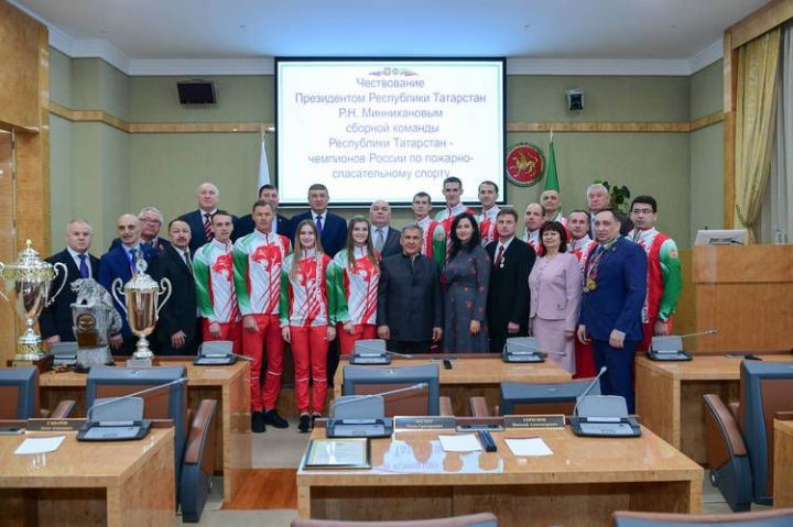 Иң яхшы коткаручылар Рөстәм Миңнехановтан Президент сайлауларына үз кандидатурасын тәкъдим итүен сорадылар