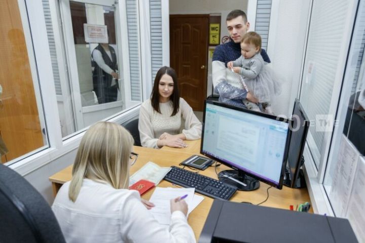 В России с 1 января вырастут детские пособия