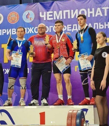 Әлмәт спортчысы авыр атлетика буенча Идел буе федераль округы чемпионатында җиңү яулады!