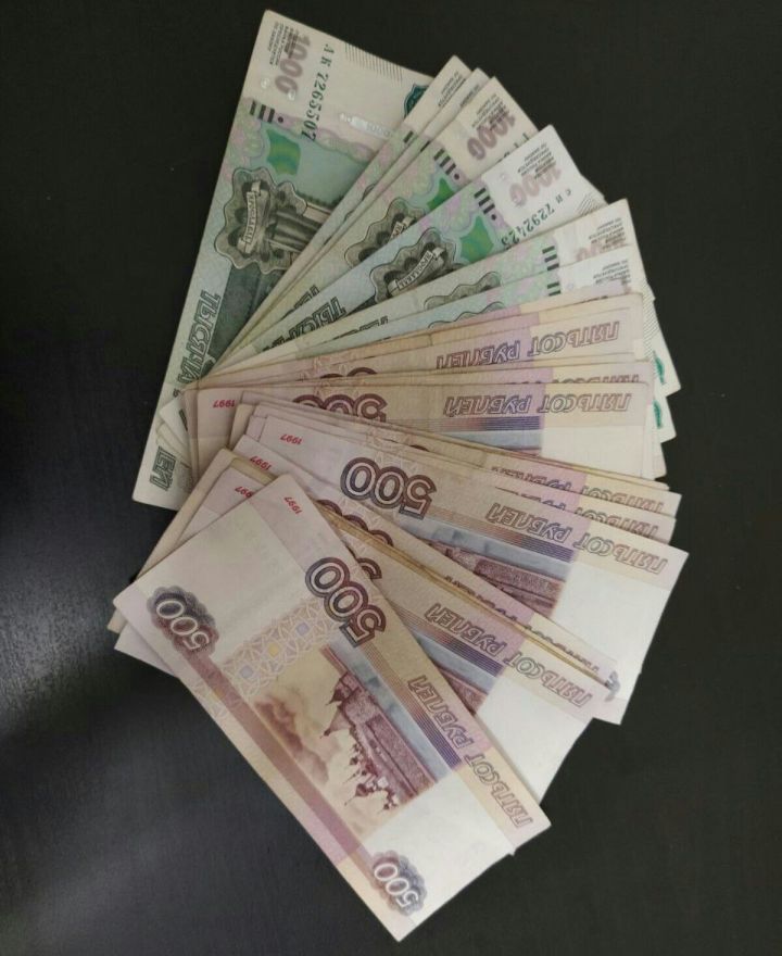 Путин поручил в августе выплатить по 10 тыс. рублей на каждого школьника